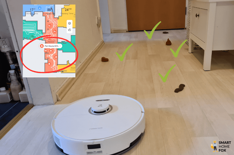 Roborock S8+ объезжает собачьи какашки во время теста на обнаружение препятствий.